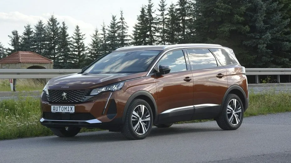 PEUGEOT 5008 -