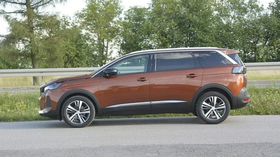 PEUGEOT 5008 -
