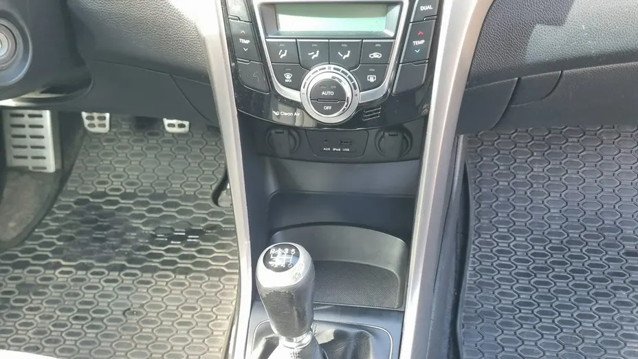 HYUNDAI i30 -