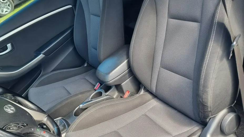 HYUNDAI i30 -