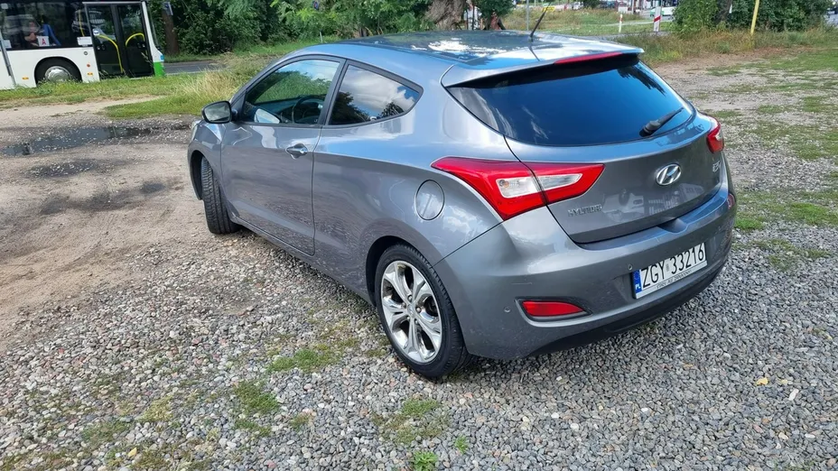 HYUNDAI i30 -