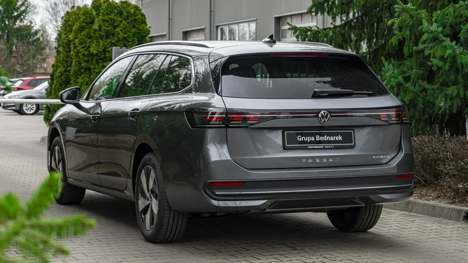 VOLKSWAGEN Passat -