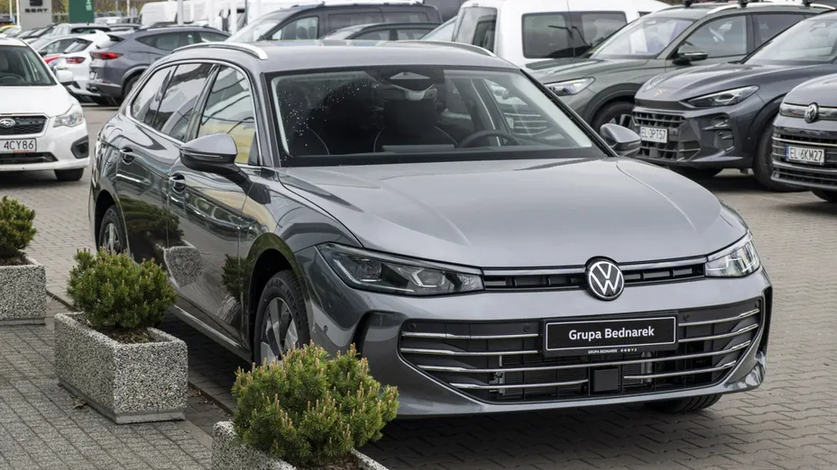 VOLKSWAGEN Passat -