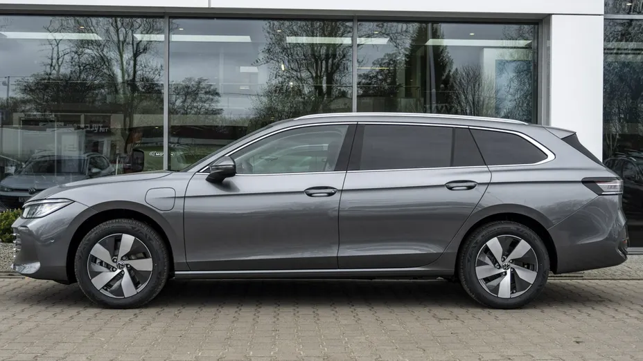 VOLKSWAGEN Passat -