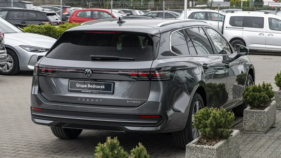 VOLKSWAGEN Passat -