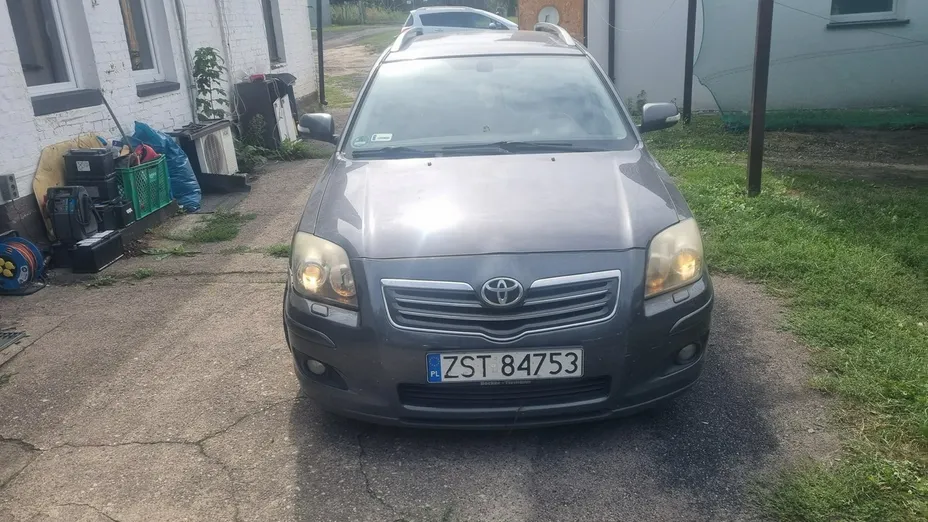 TOYOTA Avensis -
