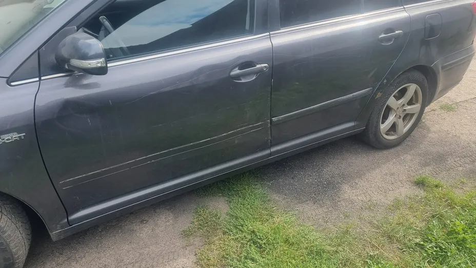 TOYOTA Avensis -