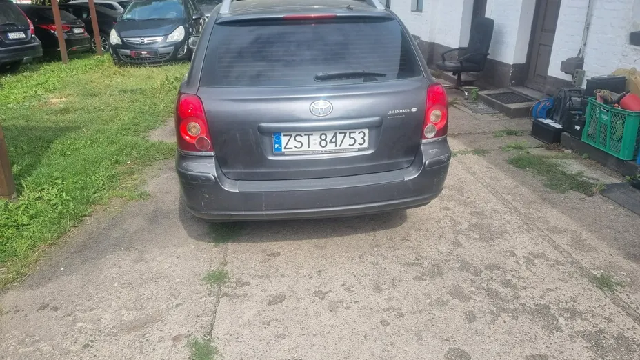 TOYOTA Avensis -