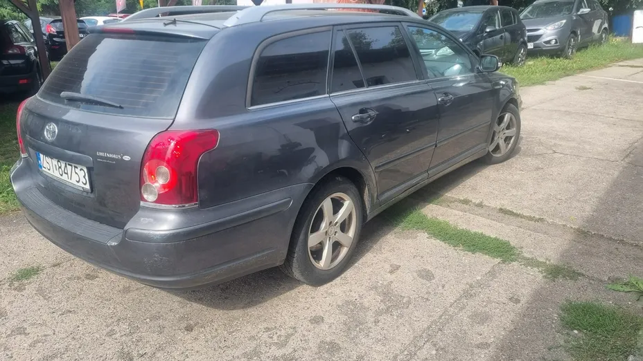 TOYOTA Avensis -