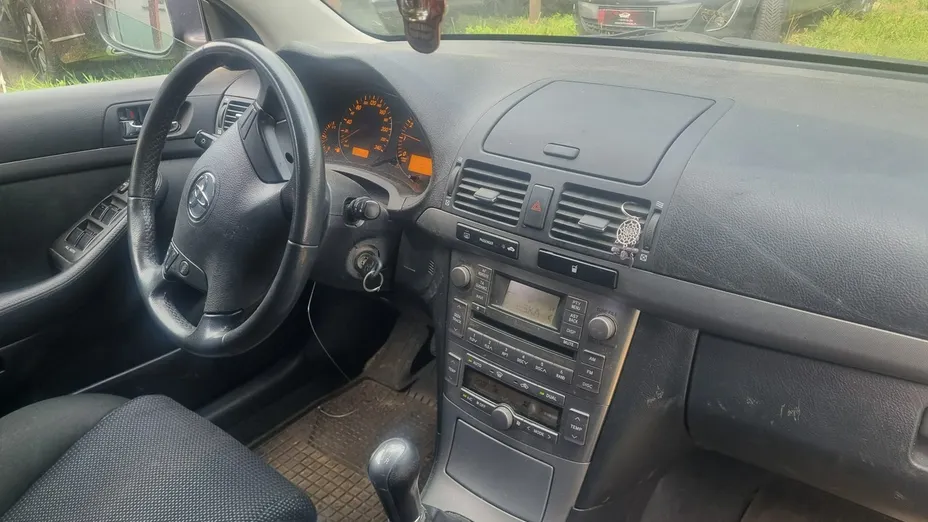 TOYOTA Avensis -