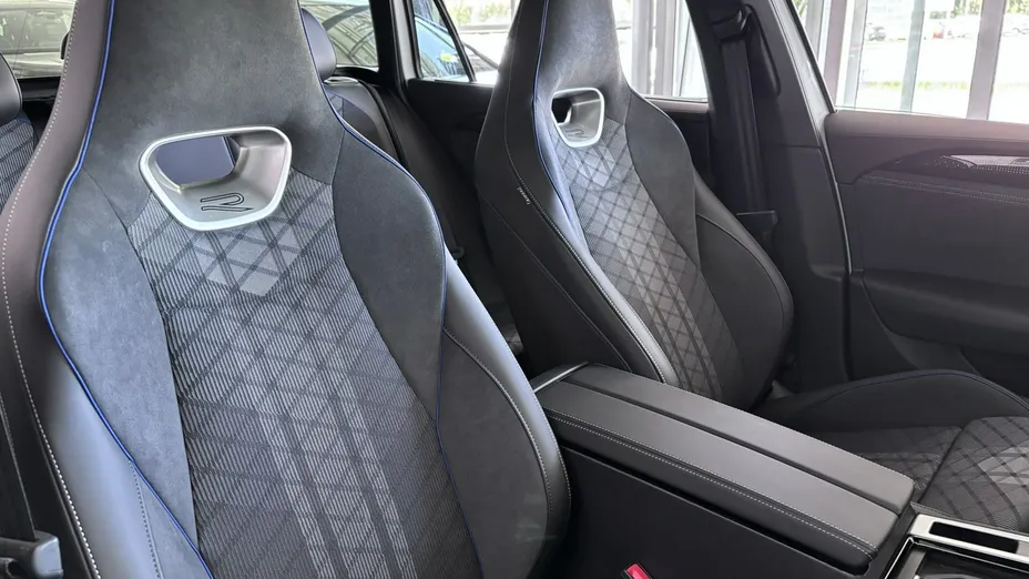 VOLKSWAGEN Passat -