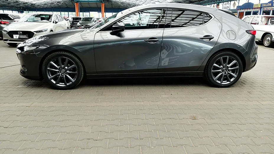 MAZDA 3 -