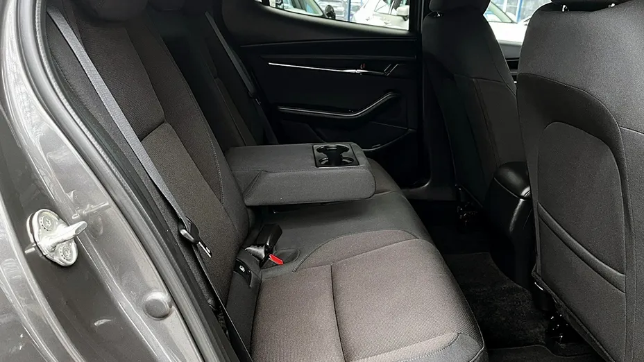 MAZDA 3 -