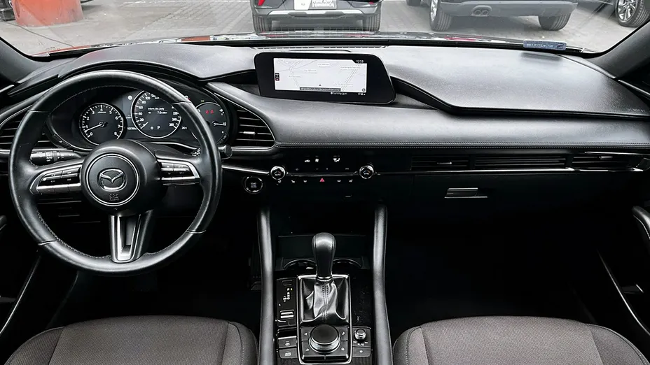 MAZDA 3 -