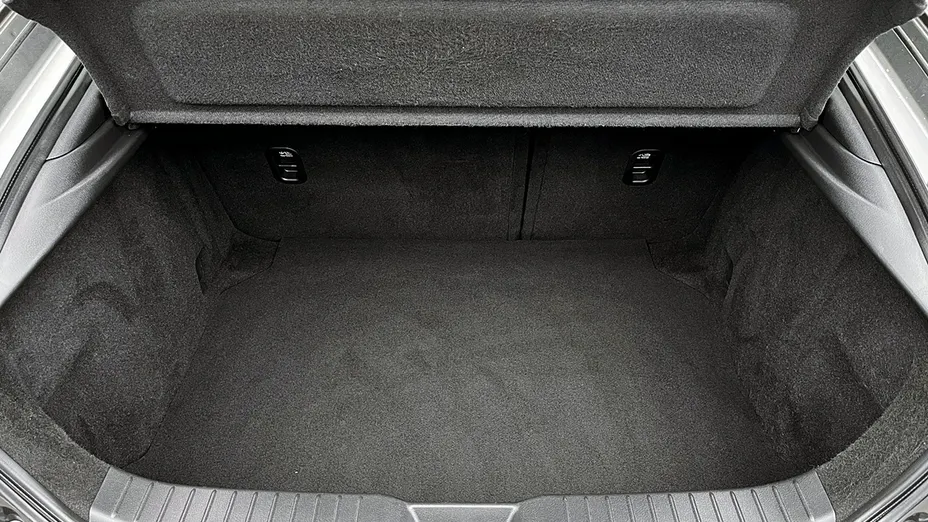 MAZDA 3 -