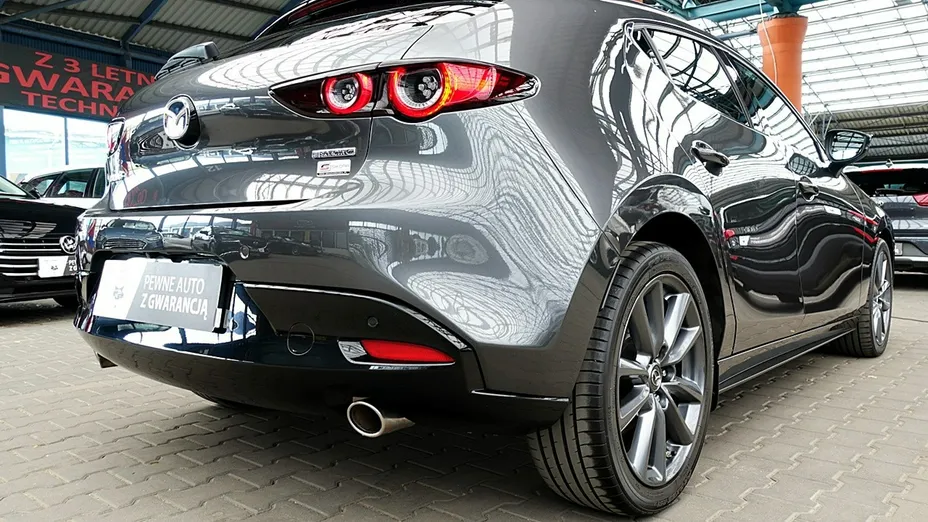 MAZDA 3 -