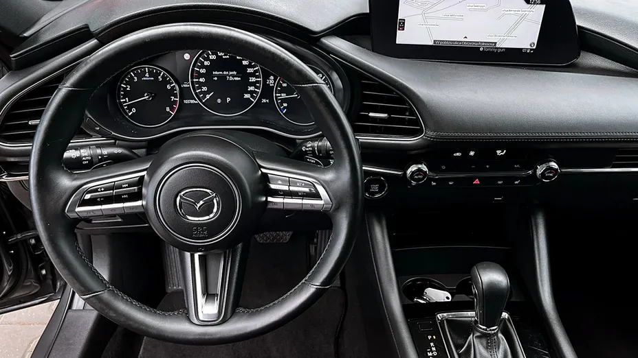 MAZDA 3 -