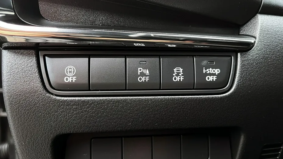 MAZDA 3 -