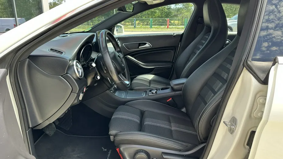 MERCEDES-BENZ CLA -