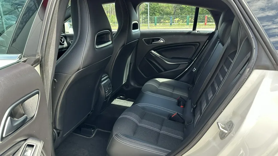 MERCEDES-BENZ CLA -