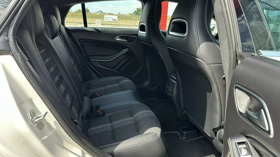 MERCEDES-BENZ CLA -