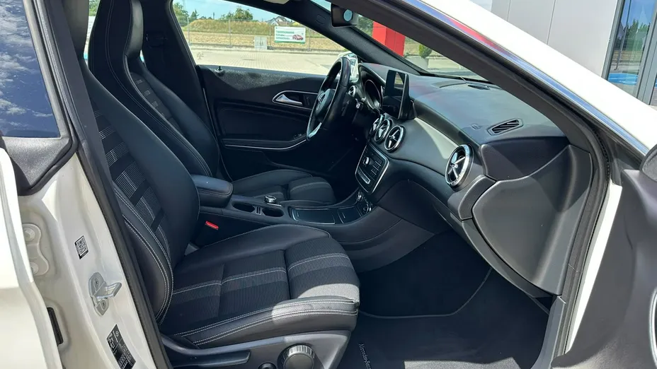 MERCEDES-BENZ CLA -