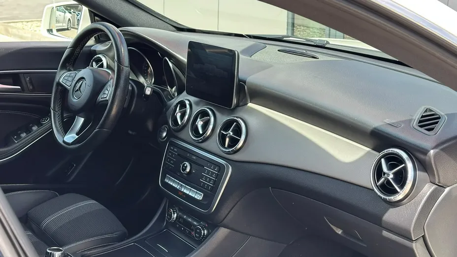 MERCEDES-BENZ CLA -