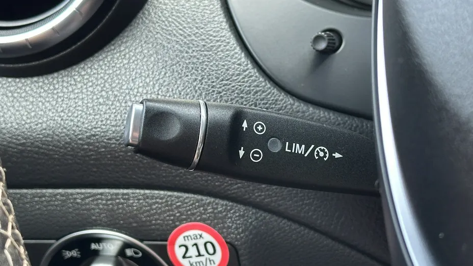 MERCEDES-BENZ CLA -