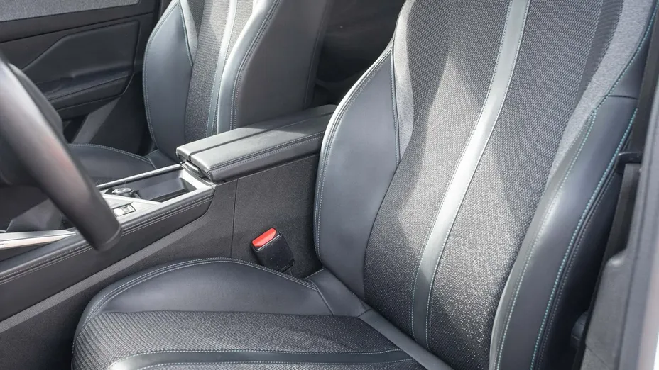 PEUGEOT 308 -