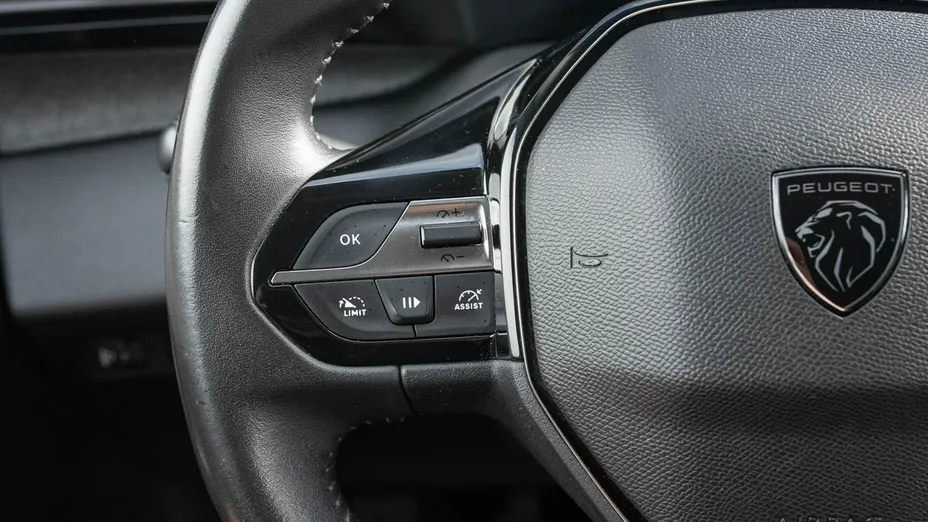 PEUGEOT 308 -