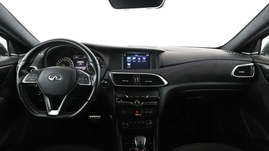 INFINITI Q30 -