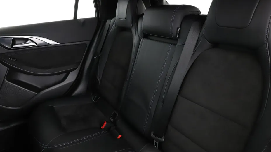 INFINITI Q30 -