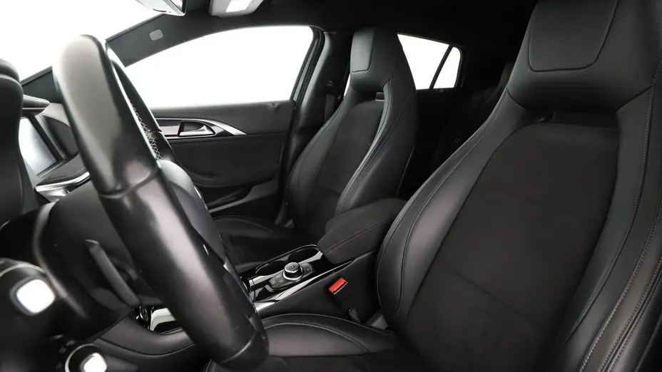 INFINITI Q30 -