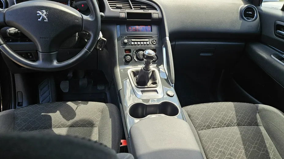 PEUGEOT 3008 -