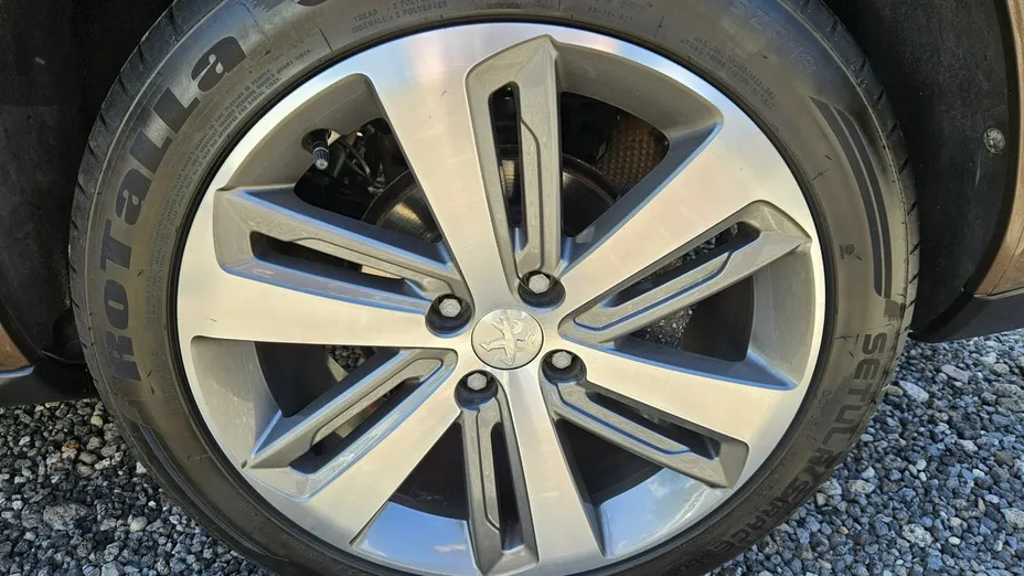 PEUGEOT 3008 -