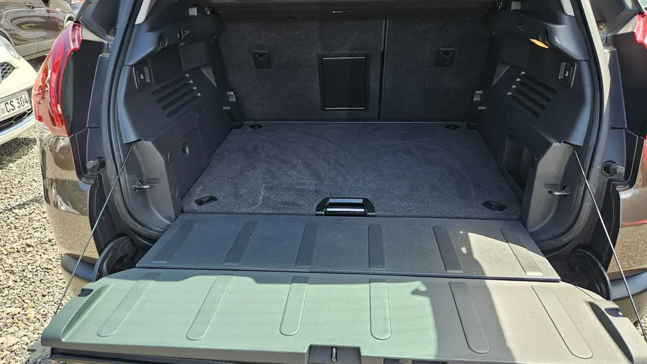PEUGEOT 3008 -