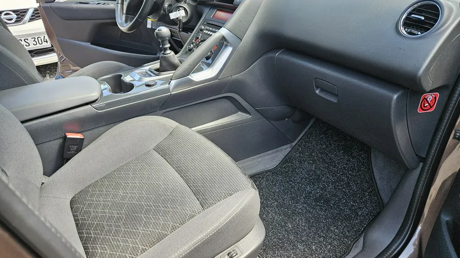 PEUGEOT 3008 -
