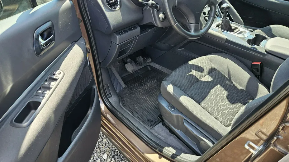PEUGEOT 3008 -