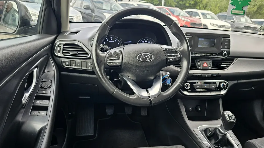 HYUNDAI i30 -