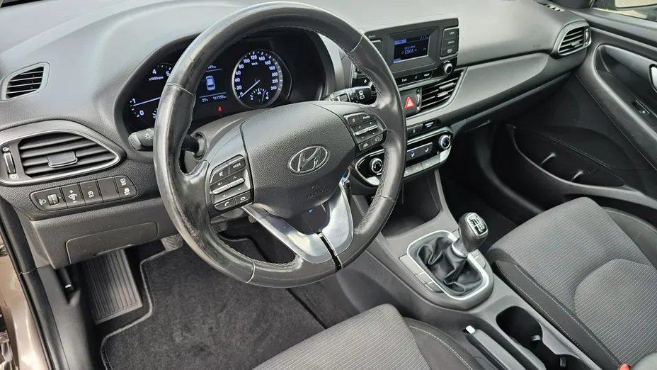 HYUNDAI i30 -