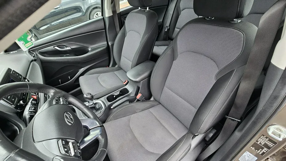HYUNDAI i30 -