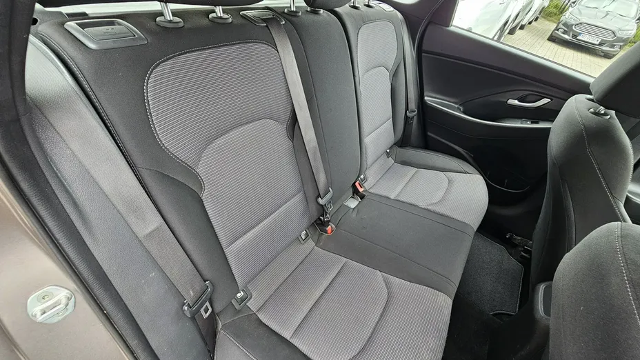 HYUNDAI i30 -