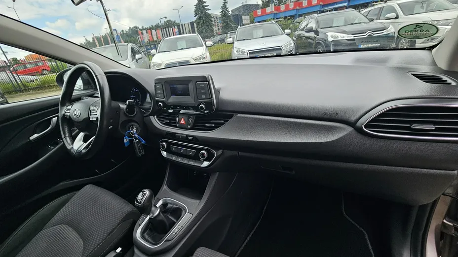 HYUNDAI i30 -