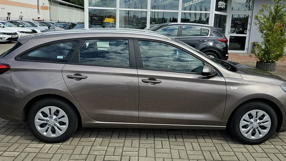 HYUNDAI i30 -