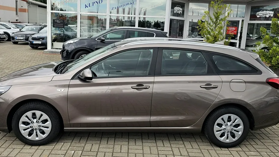 HYUNDAI i30 -