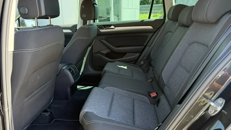 VOLKSWAGEN Passat -