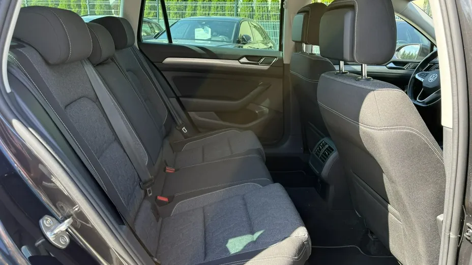 VOLKSWAGEN Passat -