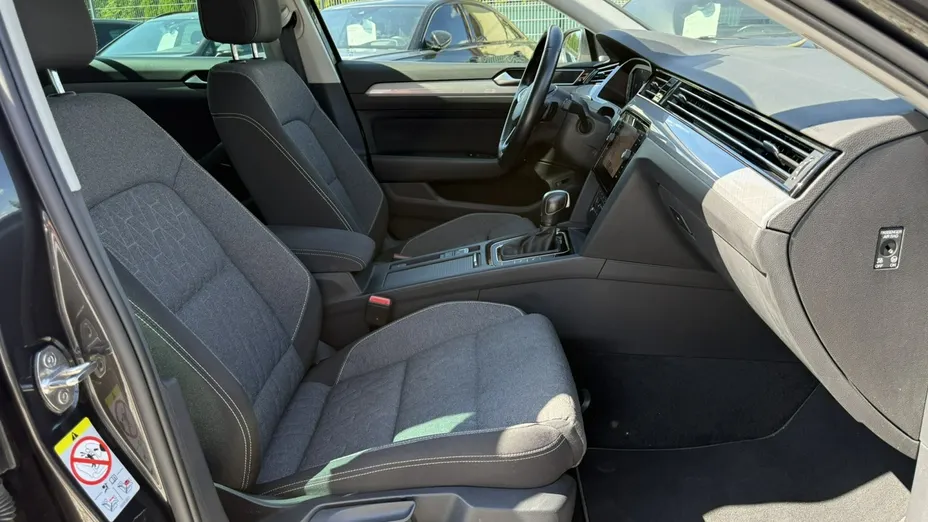 VOLKSWAGEN Passat -