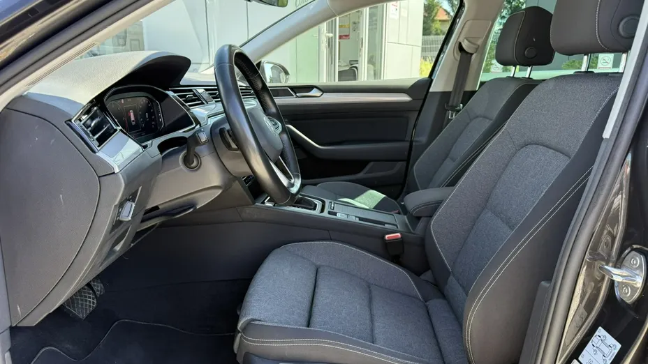 VOLKSWAGEN Passat -