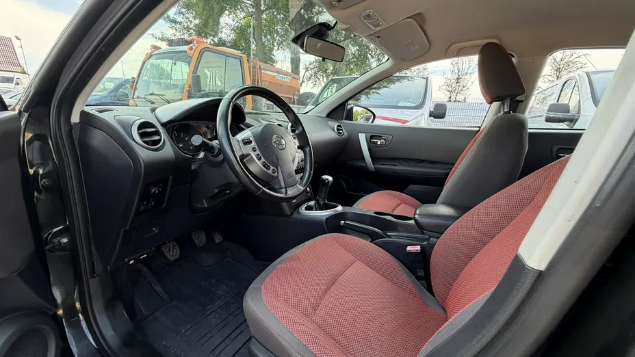 NISSAN Qashqai -